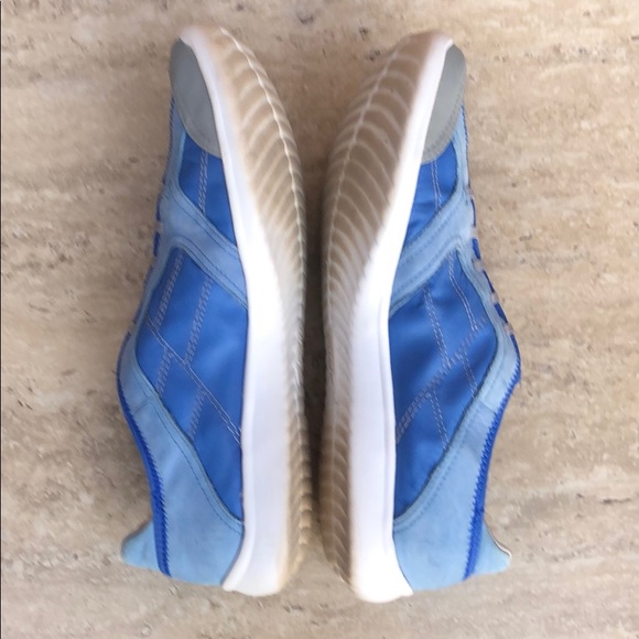 CLARKS Blue & Gray Elastic Laces Lightweight Airy Comfy Walking Shoes Sz 9 EUC - Picture 4 of 11